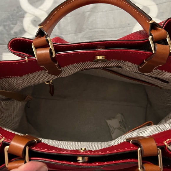 Dooney & Bourke in red, textured shoulder bag, cross body - Picture 3 of 3